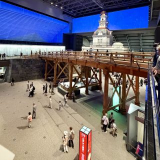 建物の中に街？！